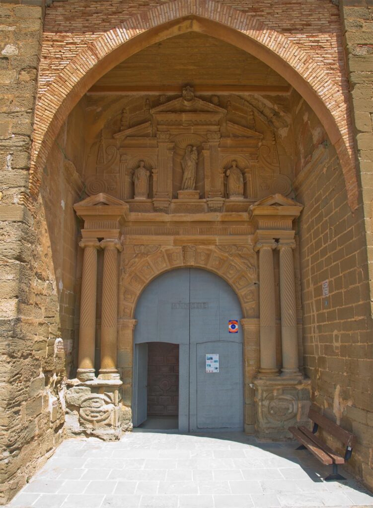 Colegiata de Bolea. Acceso y puerta principal. Oscasacra, patrimonio diocesano.