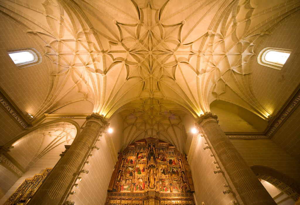Colegiata de Bolea. Bóveda central y Retablo Mayor. Oscasacra, patrimonio diocesano.