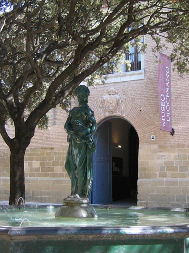 Acceso y entrada al Museo Diocesano de Huesca. Oscasacra, patrimonio diocesano.